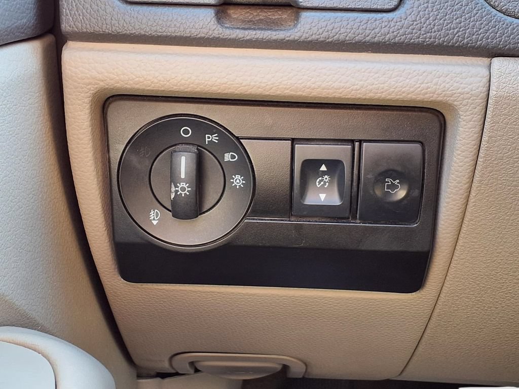 Used 2012 Ford Fusion SE FWD image 26