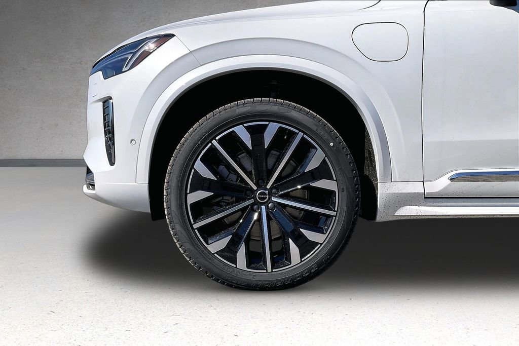 New 2026 Volvo XC90 T8 Plus w/ Protection Package Premier AWD/4WD image 13