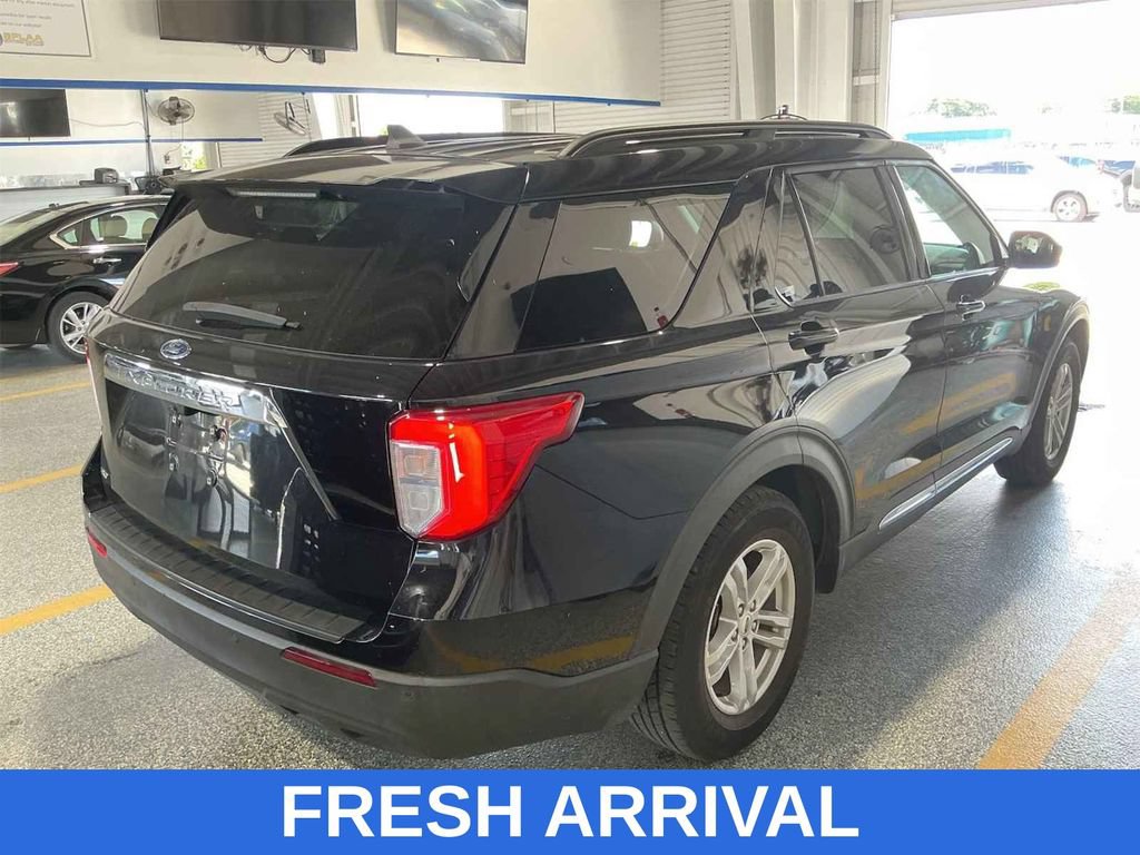 Used 2022 Ford Explorer XLT RWD image 3