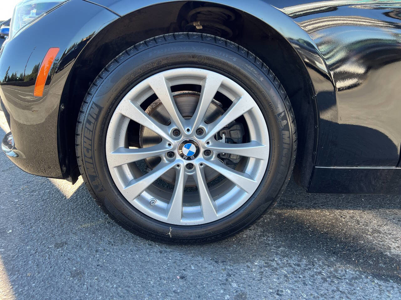Used 2018 BMW 320i Sedan image 2