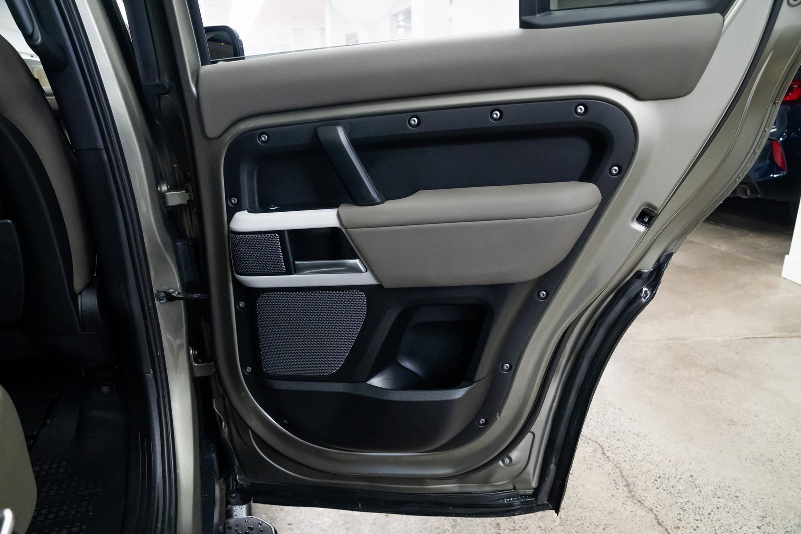 Used 2021 Land Rover Defender 110 SE image 21