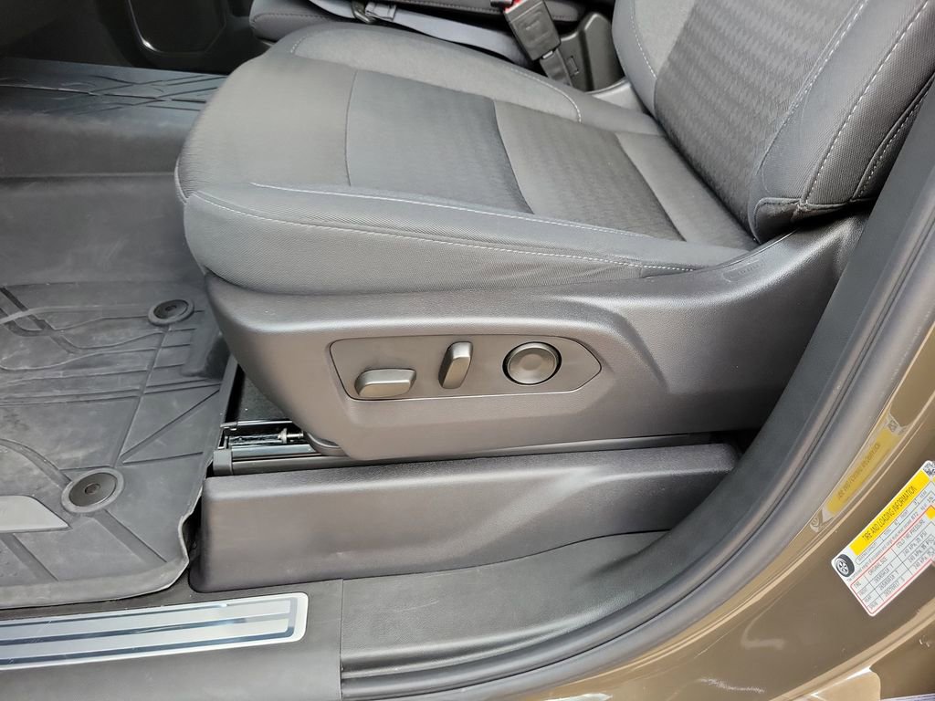 Used 2024 Chevrolet Silverado 1500 LT image 11