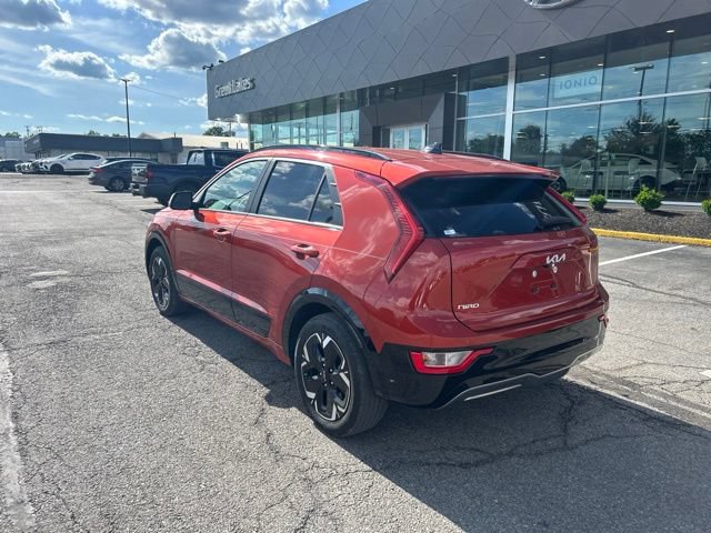 Used 2023 Kia Niro Wind w/ Wind Preserve Package FWD image 3