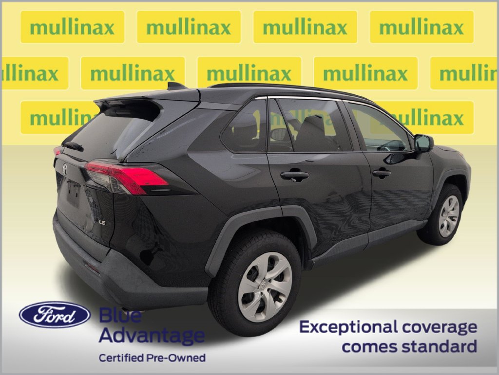 Used 2020 Toyota RAV4 LE FWD image 3