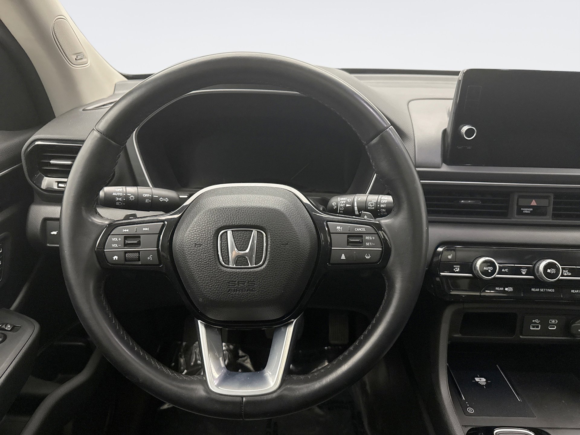 Used 2023 Honda Pilot Touring image 12