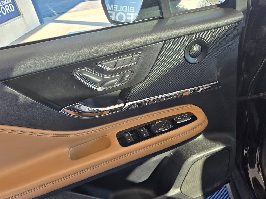 Used 2022 Lincoln Corsair Reserve w/ Equipment Group 201A image 11