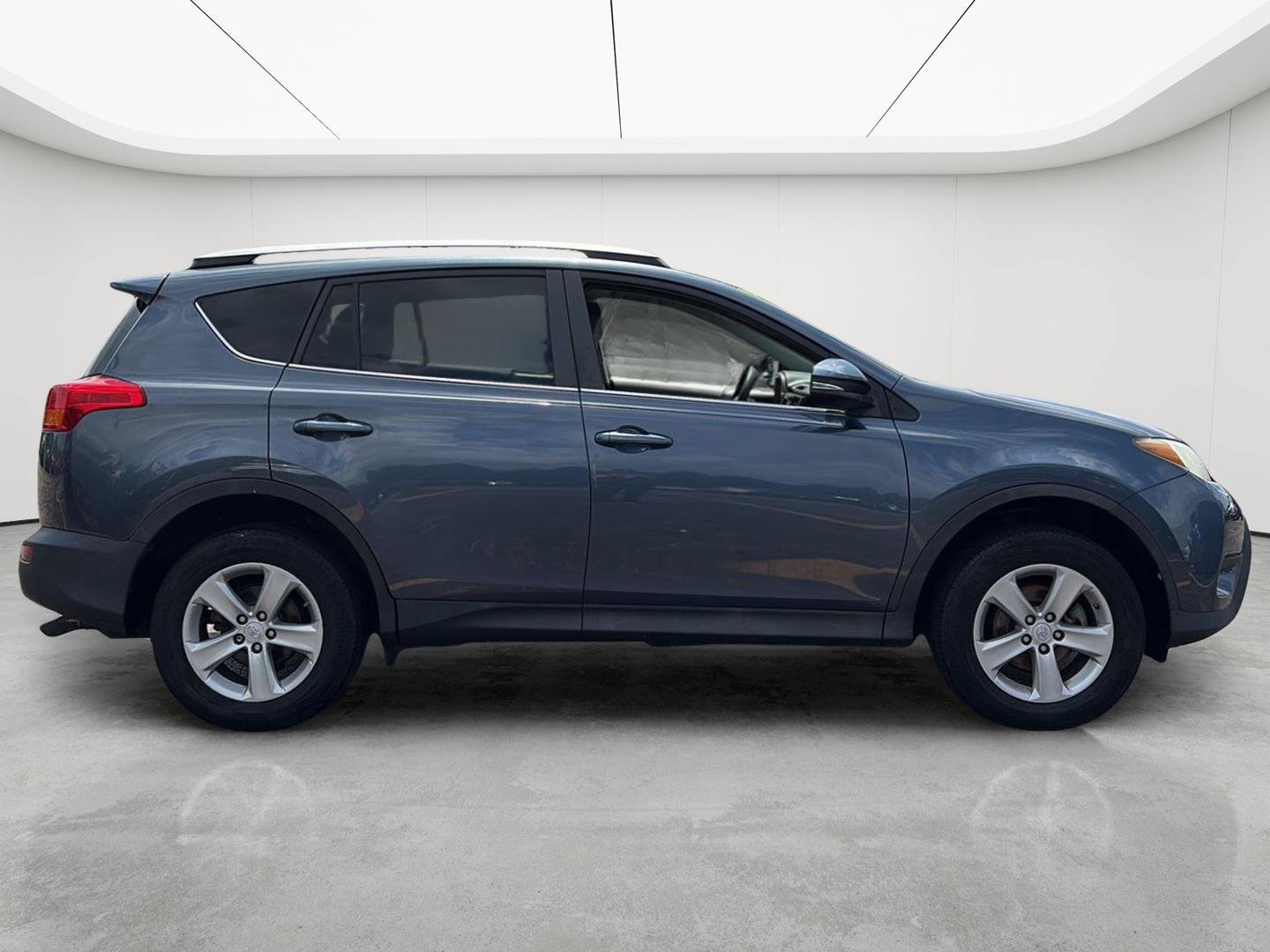 Used 2013 Toyota RAV4 XLE AWD/4WD image 9