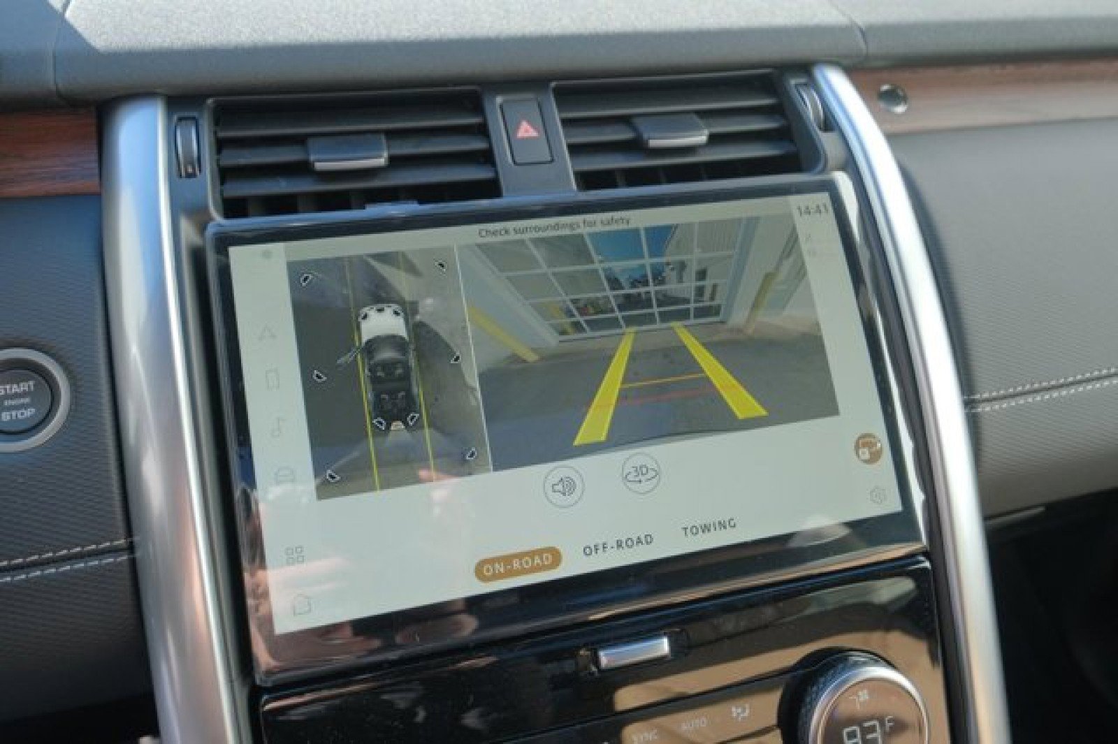 New 2025 Land Rover Discovery Dynamic SE image 25