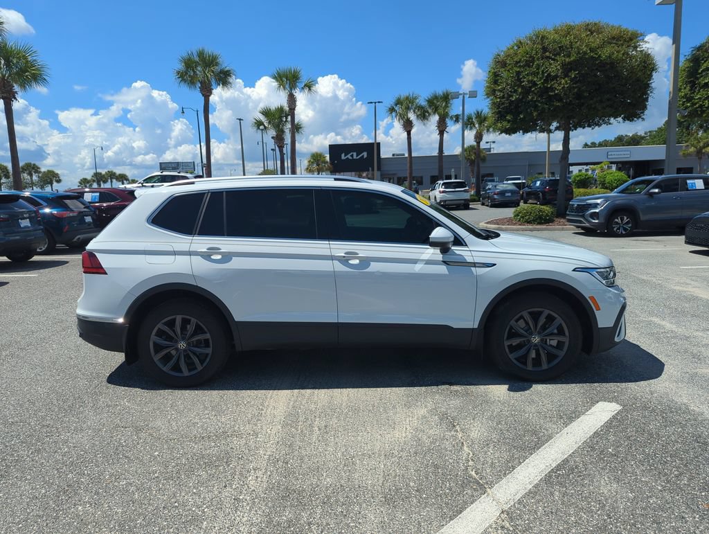 Used 2024 Volkswagen Tiguan SE FWD image 3
