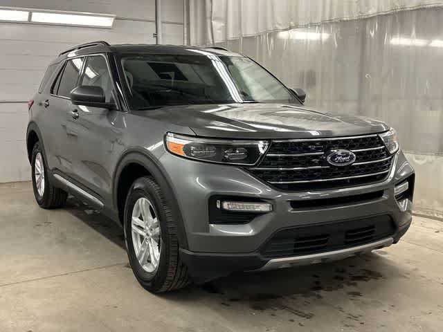 Used 2024 Ford Explorer XLT w/ Equipment Group 202A AWD/4WD image 31