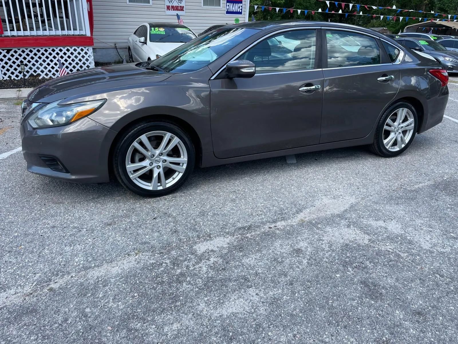 Used 2016 Nissan Altima 3.5 SL FWD image 2