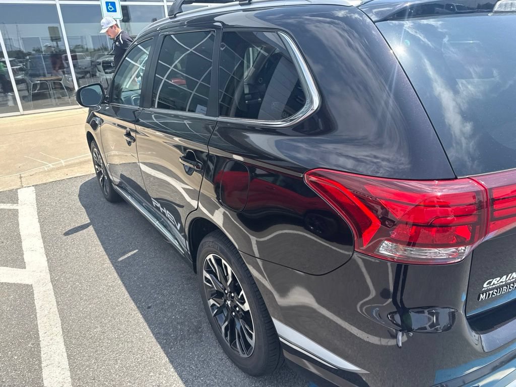 Used 2018 Mitsubishi Outlander GT AWD/4WD image 3