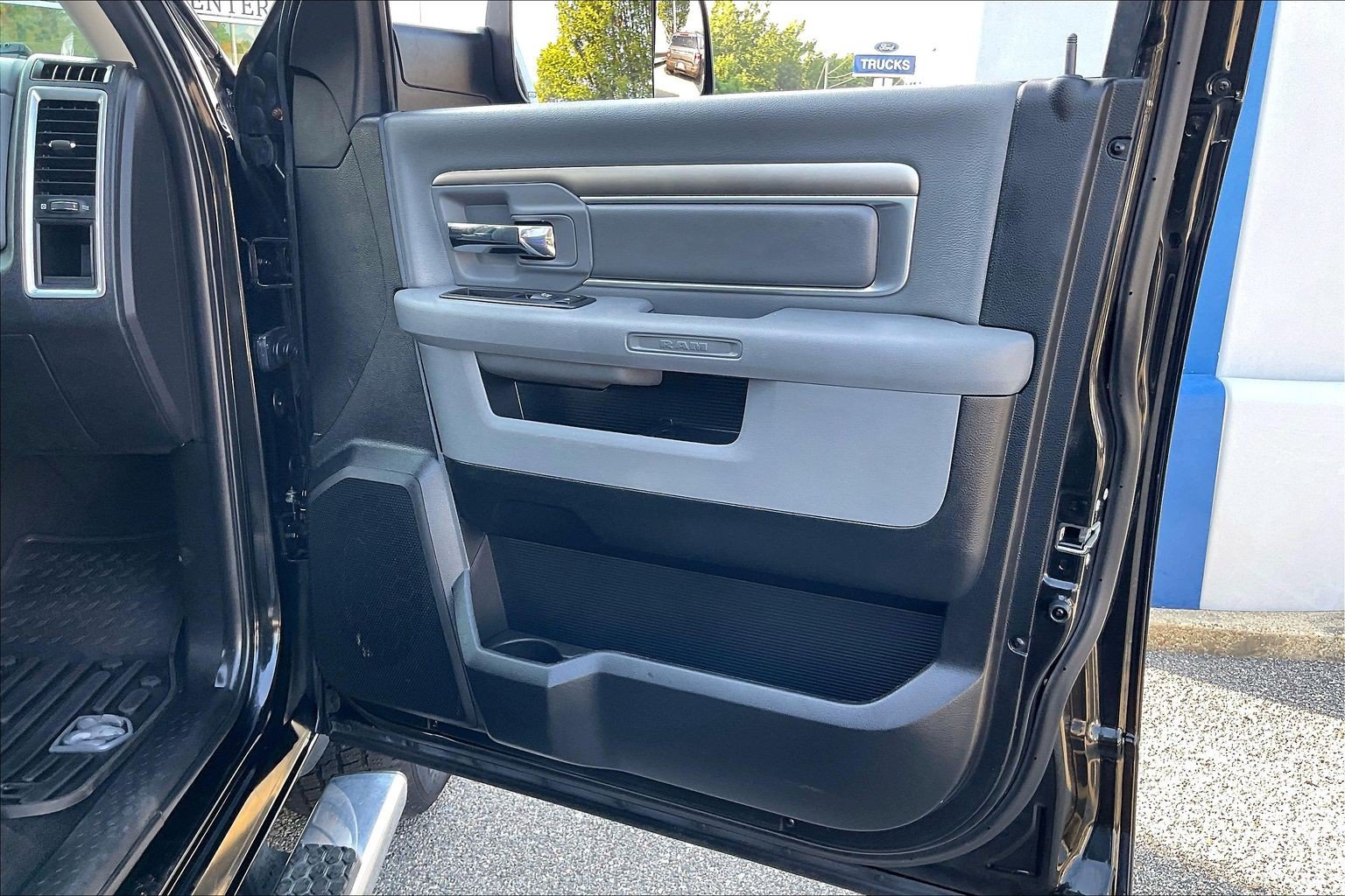 Used 2017 RAM 1500 Big Horn AWD/4WD image 23