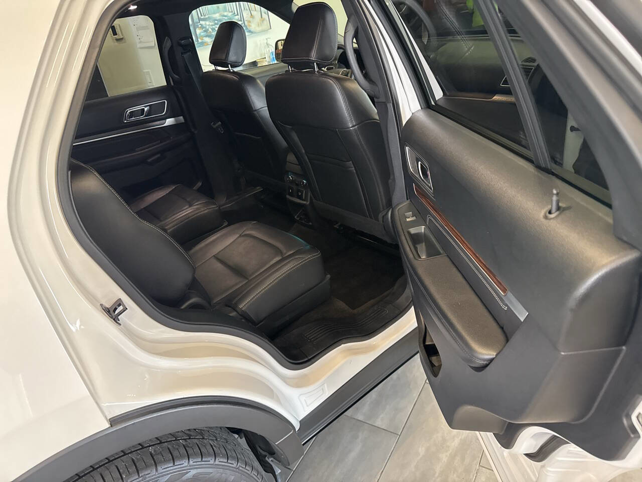 Used 2018 Ford Explorer Limited image 27