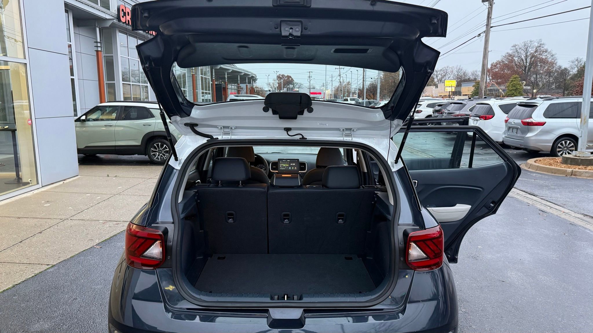 Used 2020 Hyundai Venue image 25