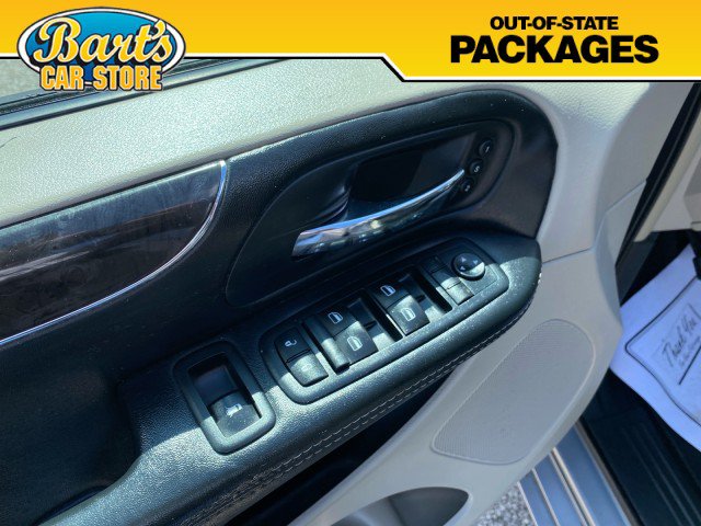 Used 2015 Chrysler Town & Country Limited Platinum FWD image 22