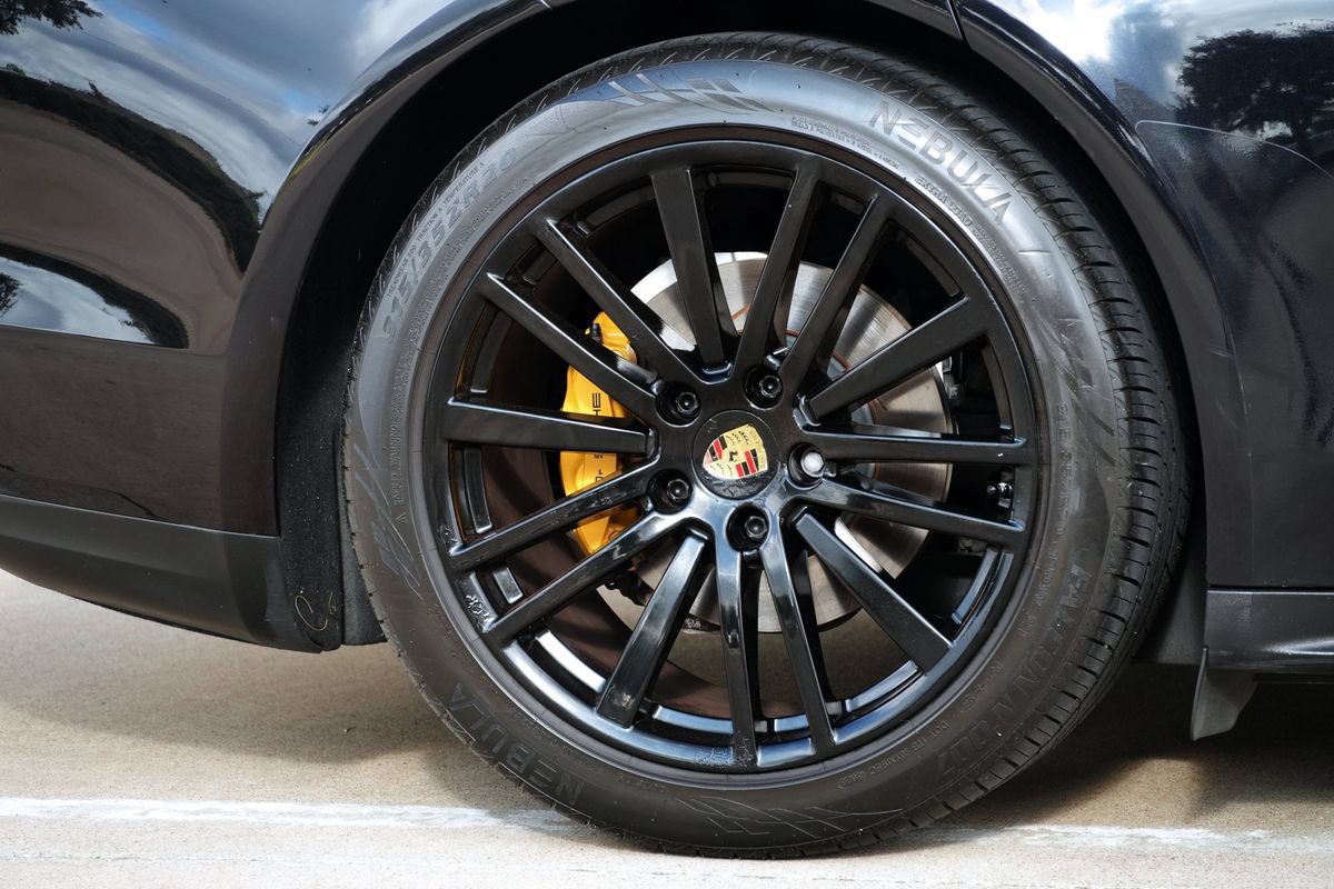 Used 2018 Porsche Panamera 4 AWD/4WD image 30