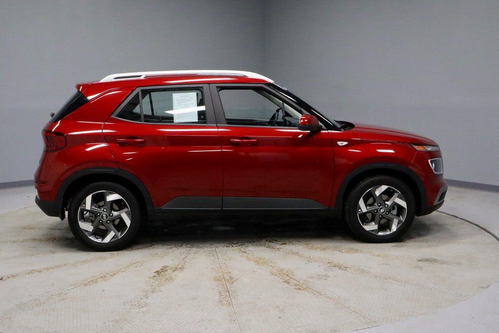 Certified 2025 Hyundai Venue SEL image 15