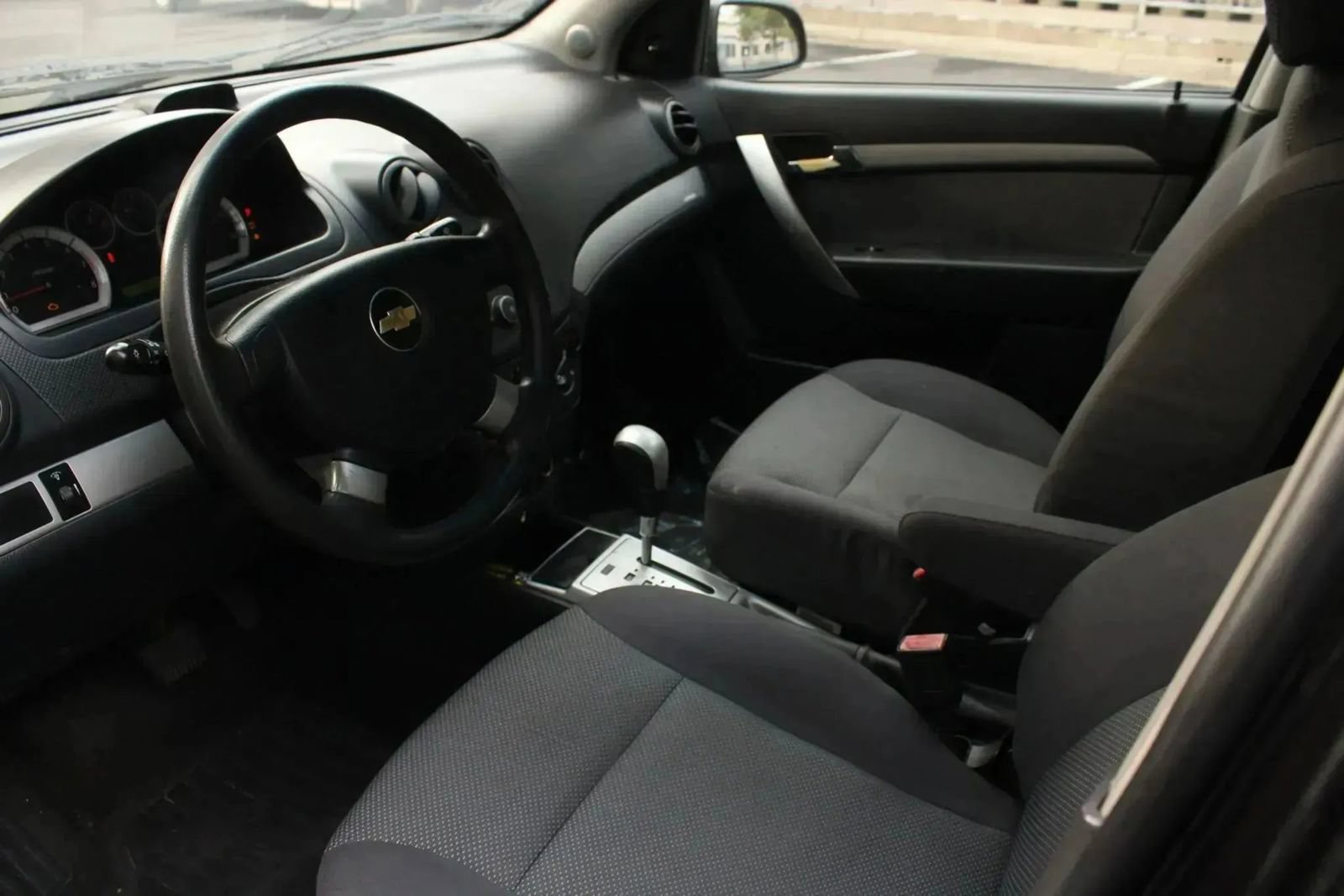 Used 2009 Chevrolet Aveo LT w/ Power and Convenience Package FWD image 6