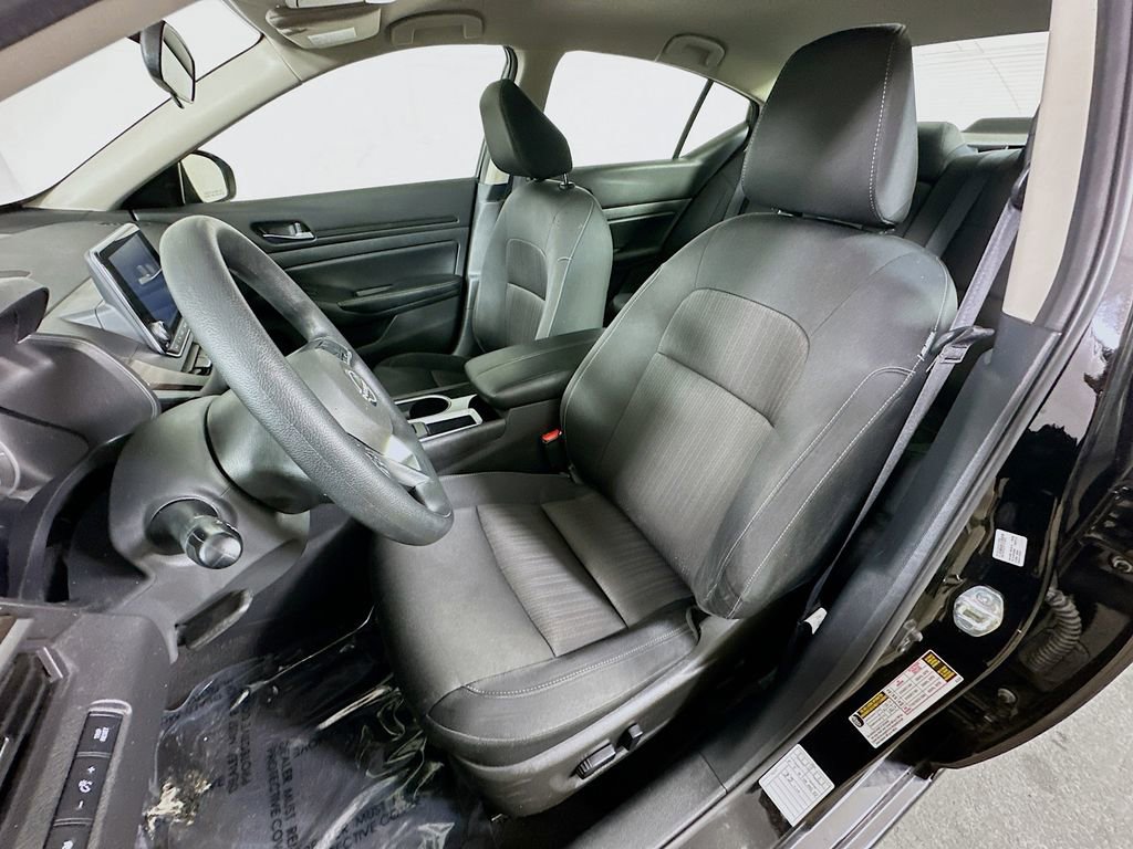 Used 2024 Nissan Altima 2.5 SV FWD image 15