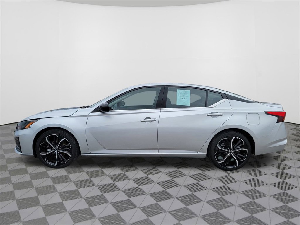 Used 2025 Nissan Altima 2.5 SR image 12