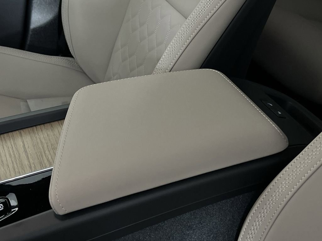 New 2026 Volvo XC60 B5 Plus w/ Protection Package Premier image 22