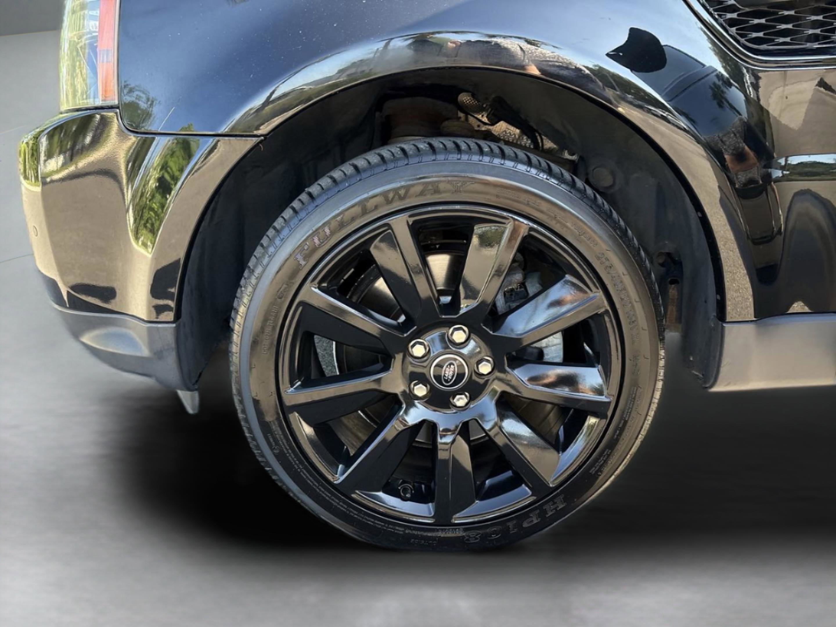 Used 2013 Land Rover Range Rover Sport HSE LUX image 32