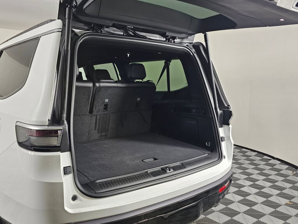 New 2026 Jeep Grand Wagoneer L 4WD w/ HD Trailer Tow Package image 15