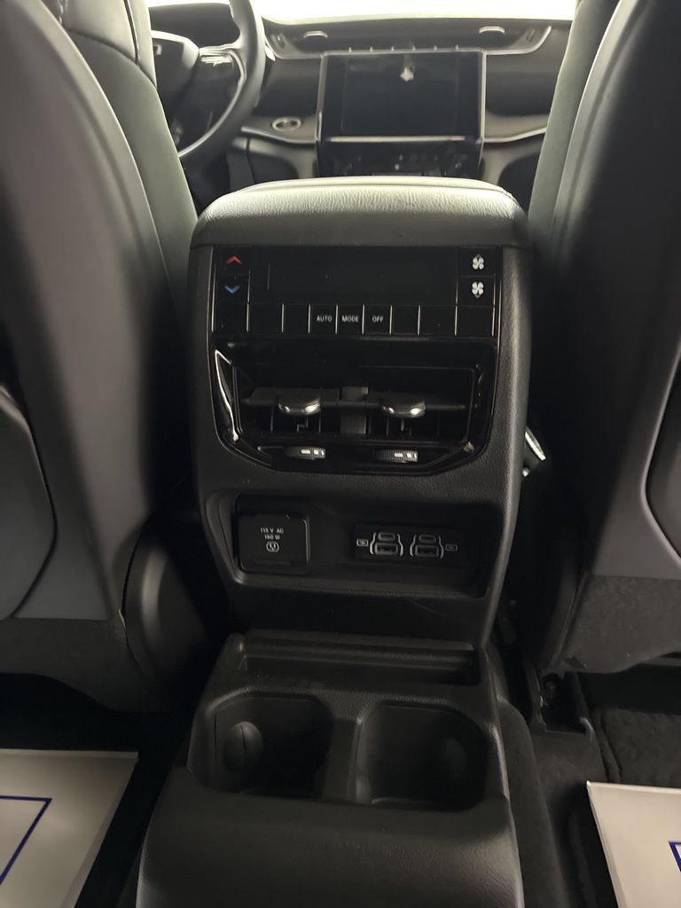 Used 2025 Jeep Grand Cherokee L Altitude AWD/4WD image 30