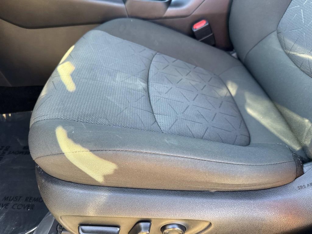 Used 2022 Toyota RAV4 XLE w/ Convenience Package image 28