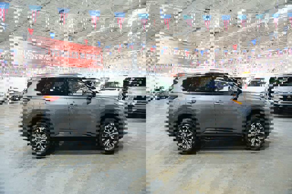 Used 2021 Nissan Rogue SV w/ Premium Package image 14