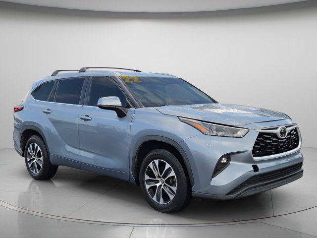 Used 2022 Toyota Highlander XLE FWD image 8