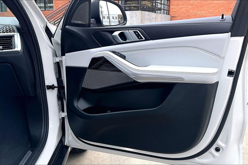 Used 2024 BMW X5 sDrive40i w/ Premium Package image 25