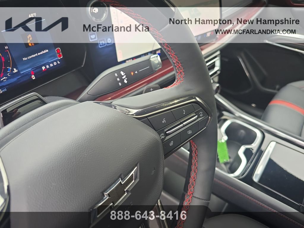 Used 2025 Chevrolet Traverse RS image 25