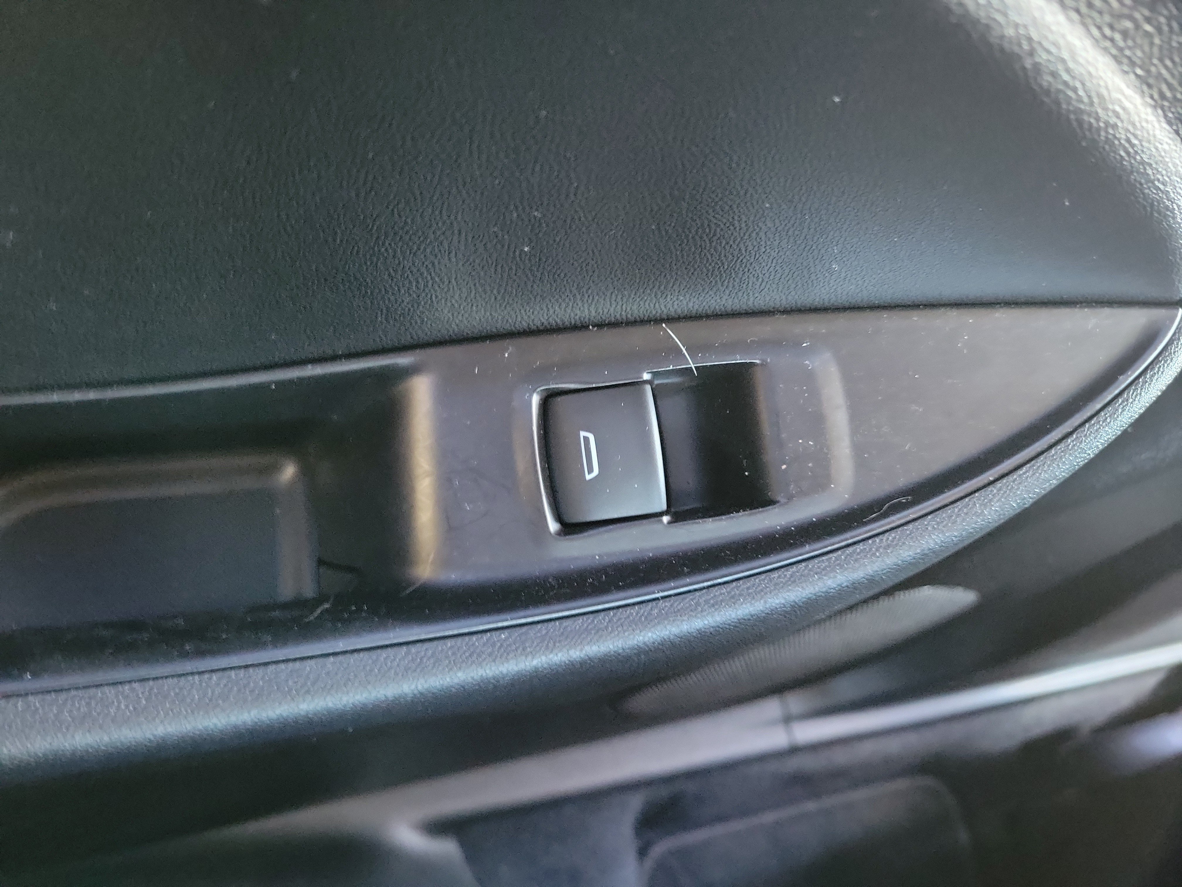 Used 2018 Chevrolet Volt LT w/ Comfort Package FWD image 12