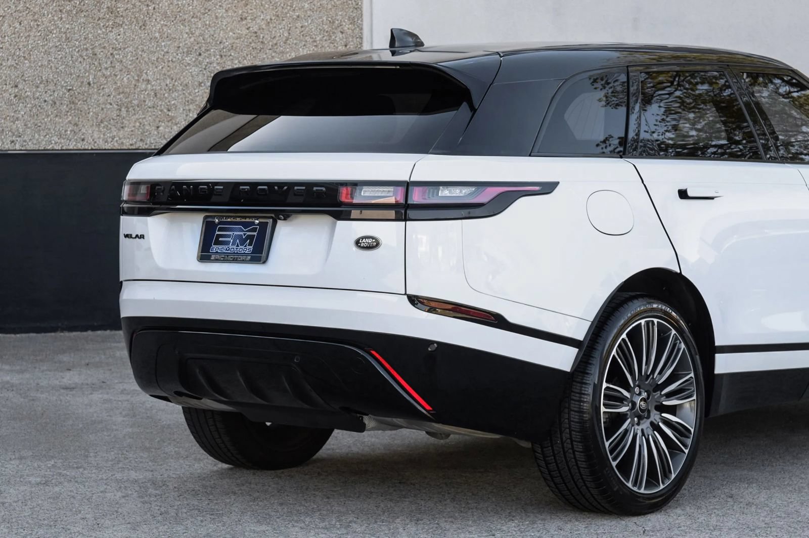 Used 2022 Land Rover Range Rover Velar R-Dynamic S AWD/4WD image 10
