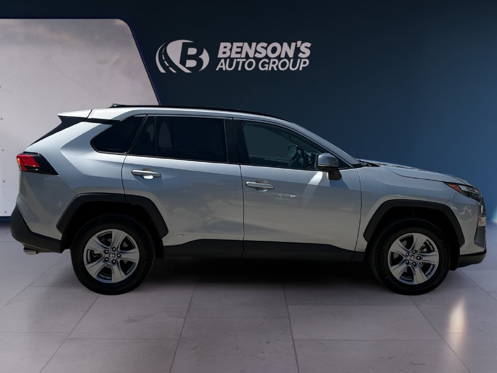 Used 2025 Toyota RAV4 XLE AWD/4WD image 6