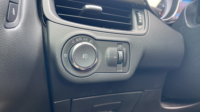 Used 2020 Buick Envision Essence FWD image 12