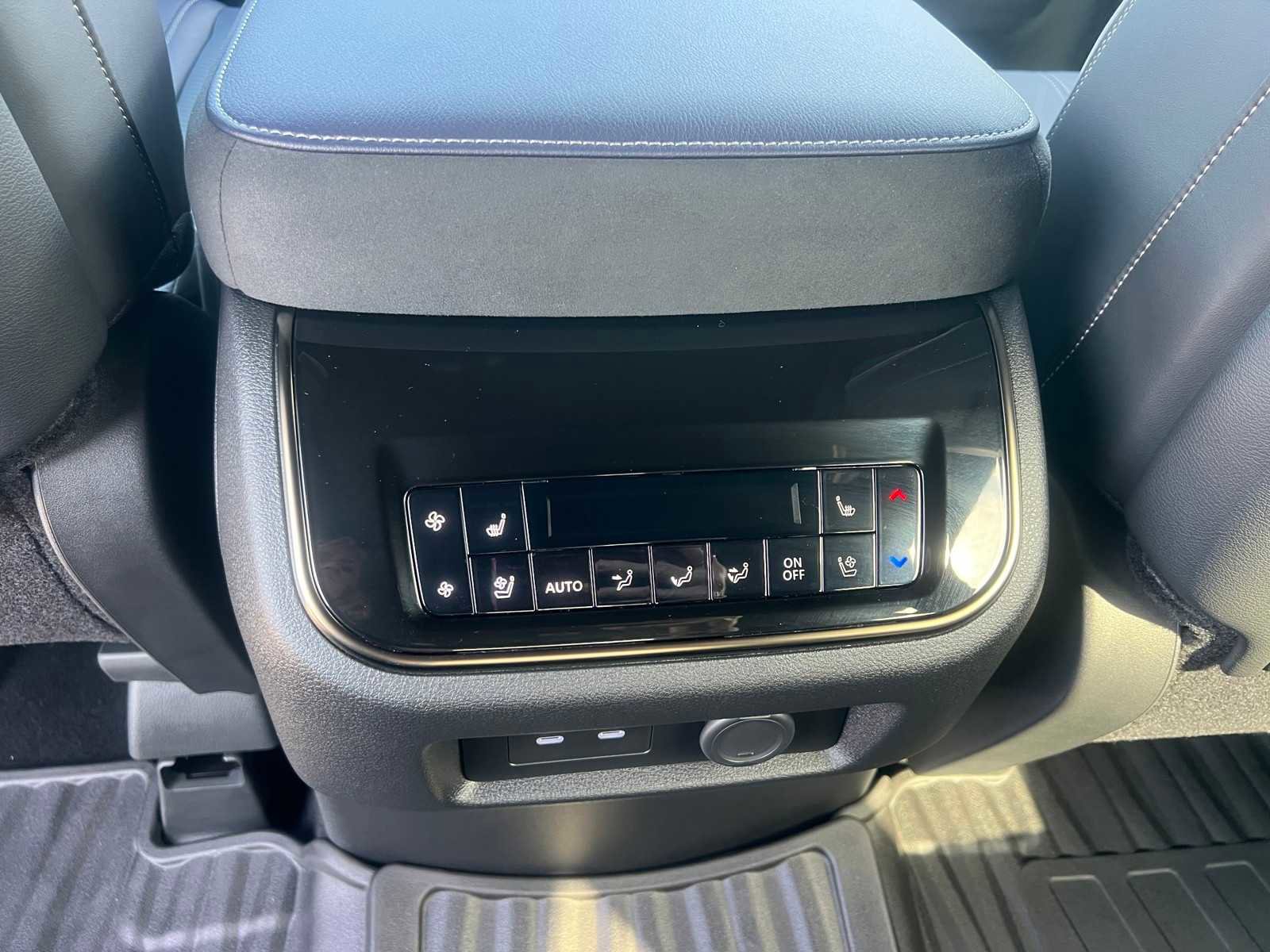 New 2026 INFINITI QX80 4WD w/ Sport Exterior Package image 28