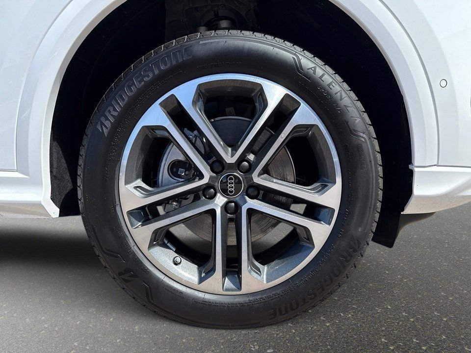 Certified 2025 Audi Q5 Premium w/ Convenience Package AWD/4WD image 8