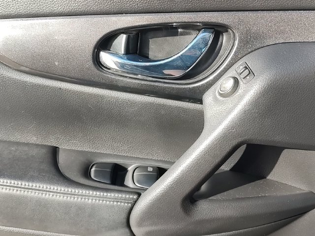 Used 2017 Nissan Rogue S FWD image 24