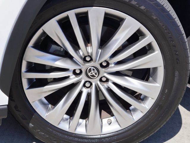 Used 2023 Toyota Highlander Platinum FWD image 10