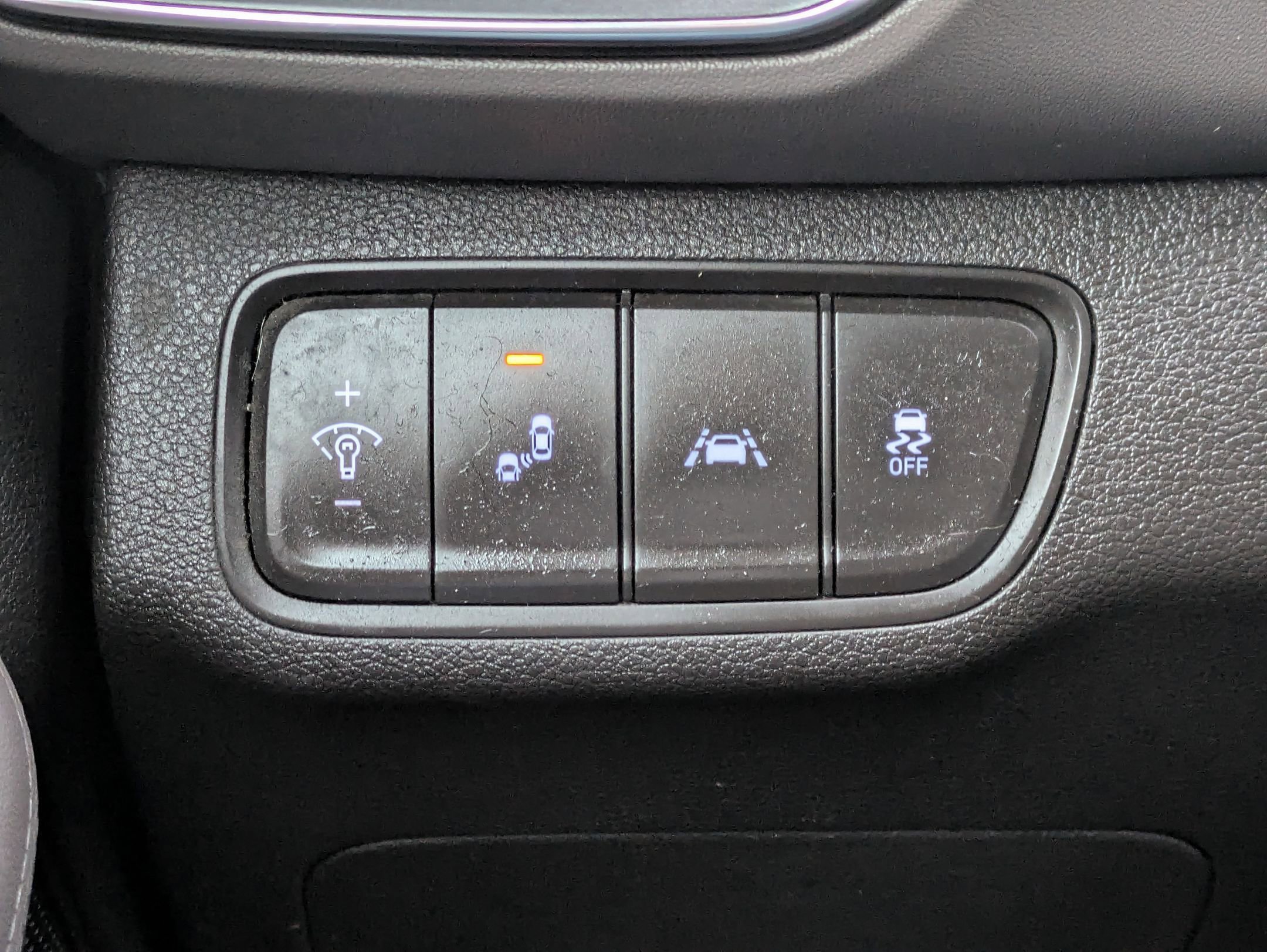 Used 2020 Hyundai Santa Fe SEL image 25