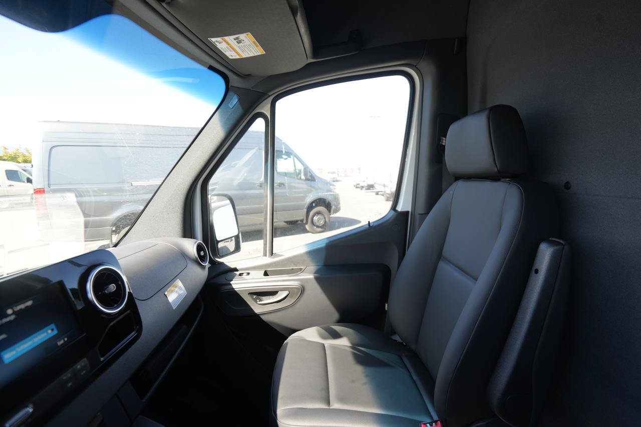 New 2025 Mercedes-Benz eSprinter 170 Cargo image 15