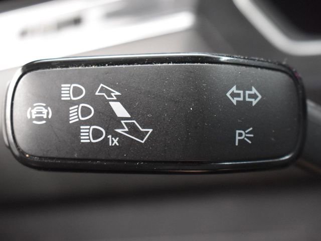 Used 2023 Volkswagen Tiguan SE R-Line image 25