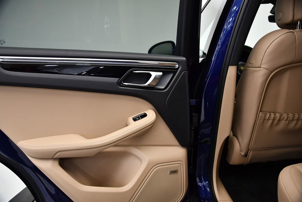 Certified 2025 Porsche Macan image 37