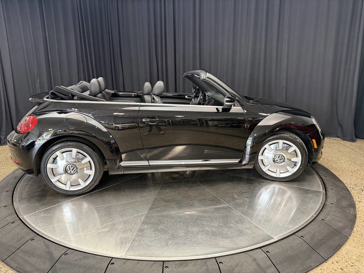 Used 2013 Volkswagen Beetle 2.5 FWD image 11
