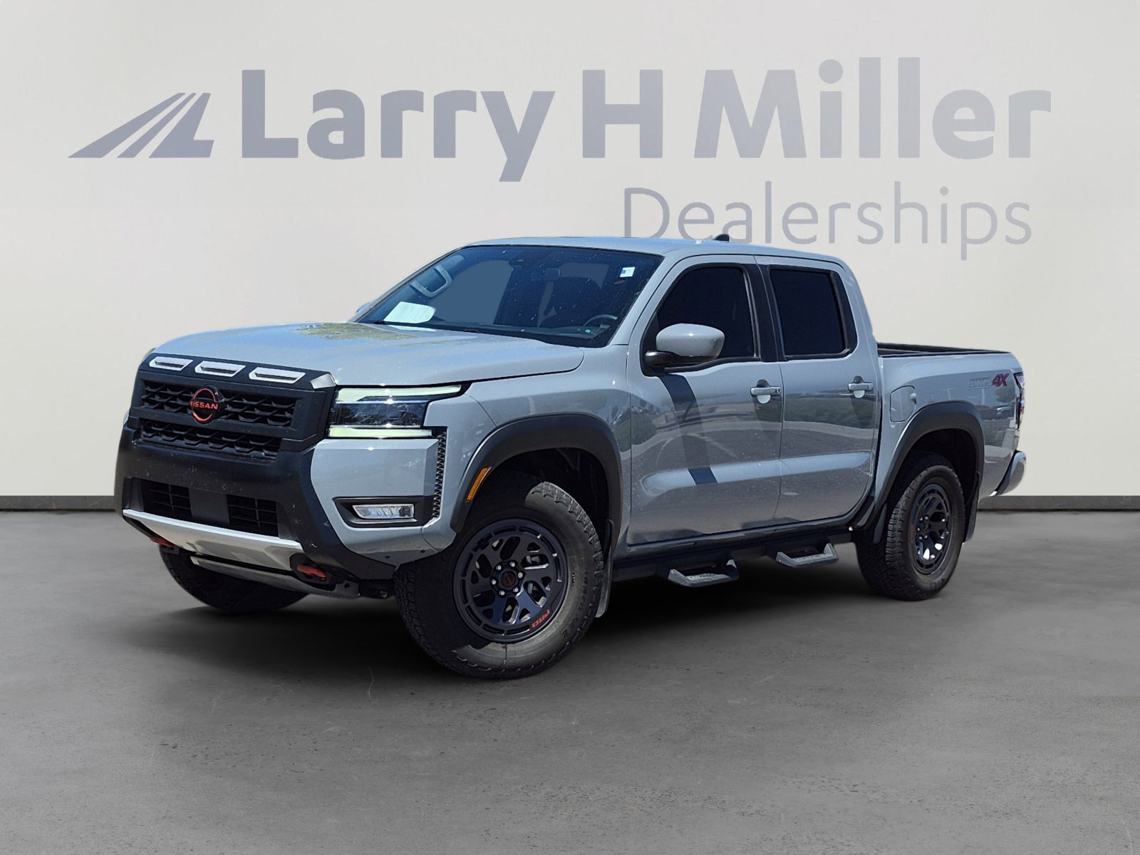 Used 2025 Nissan Frontier PRO-4X AWD/4WD image 1