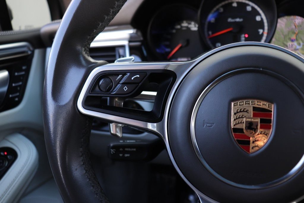 Used 2018 Porsche Macan Turbo AWD/4WD image 39