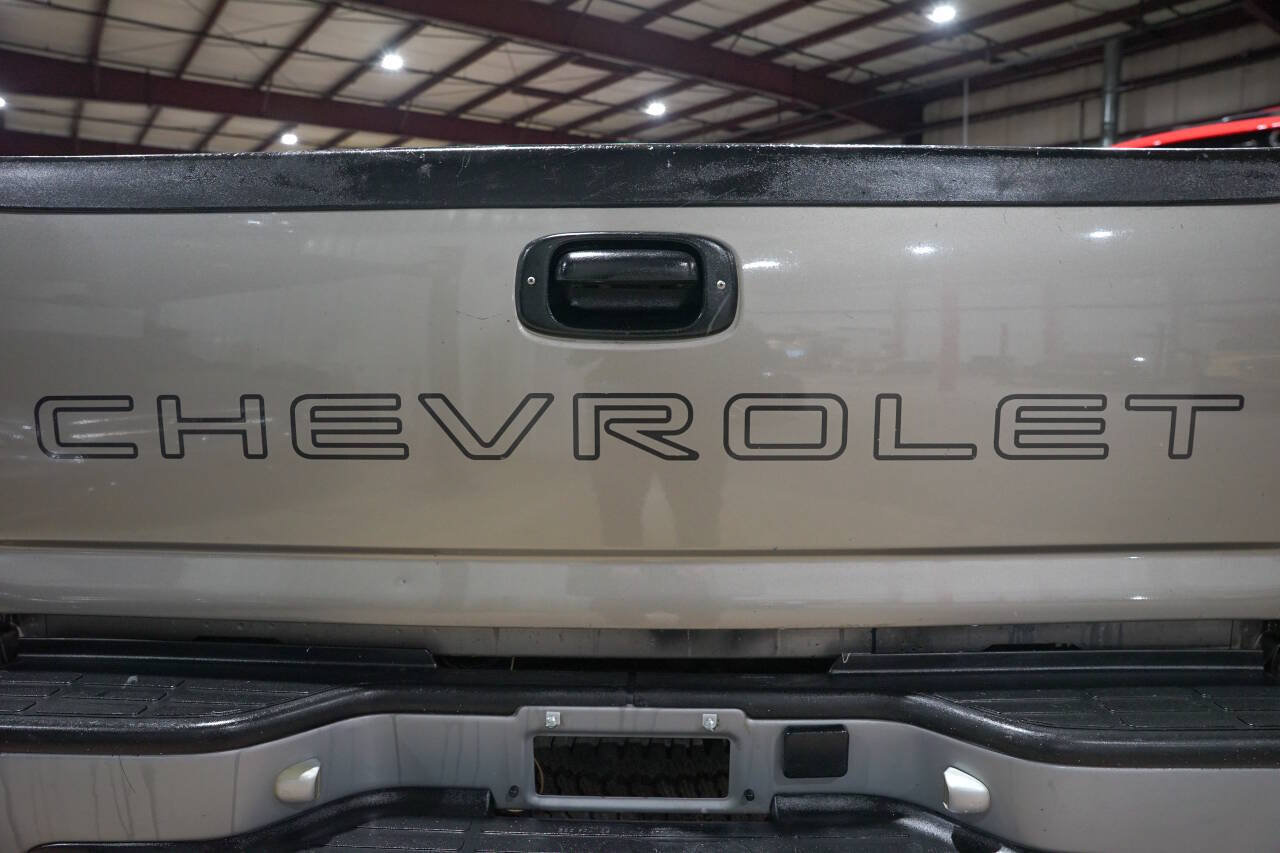 Used 2001 Chevrolet Silverado 2500 4x4 Regular Cab image 25